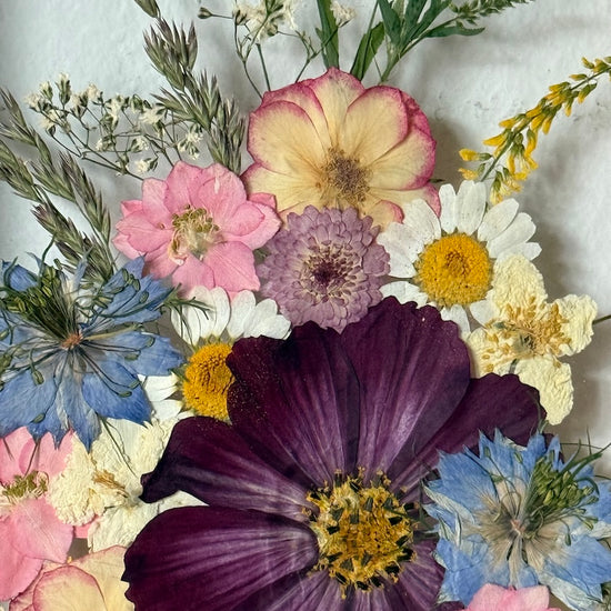 Křehký květinový ornament