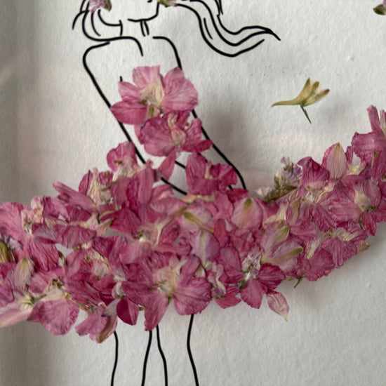 Růžovým vánkem ustrojená