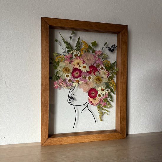 Bzučící květožena