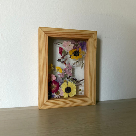 Vykukuje krásnoočko