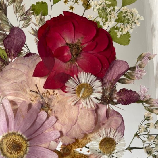 Třešňový kvítek v objetí