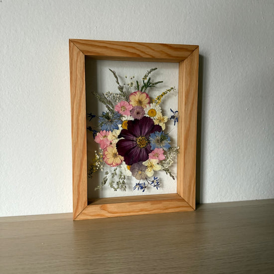 Křehký květinový ornament