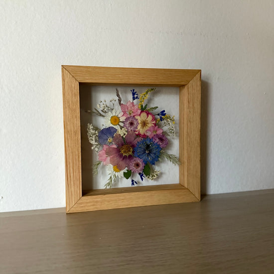 Třpytí se drobná kvítka