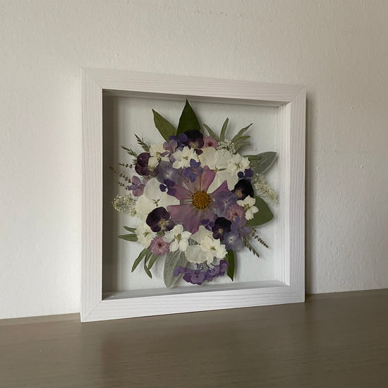 Ticho v zahradě pod sněhem