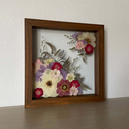 Stébla trávy šeptají o kráse