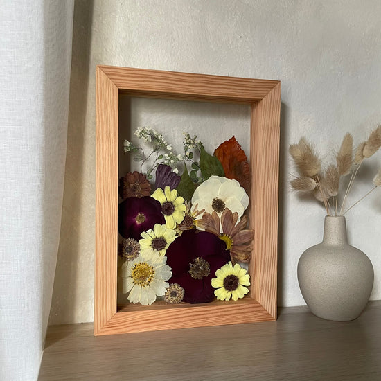 Ráda se procházím spadaným listím