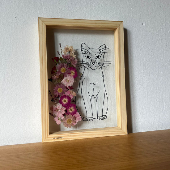 Kočka s květinovým ocáskem